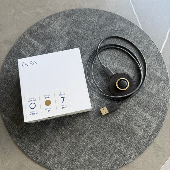 Oura Ring Gen 3 | Gold | Size 7 - Picture 1 of 6